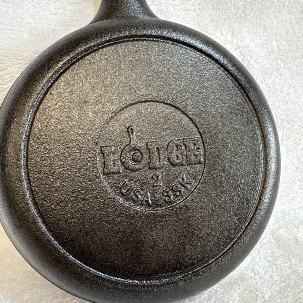 Lodge #2 Cast Iron Skillet 6.5 inch Egg-in-Pan Logo‎ 3SK